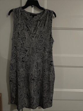 Banana Republic Black & White Paisley V-Neck Sleeveless Dress